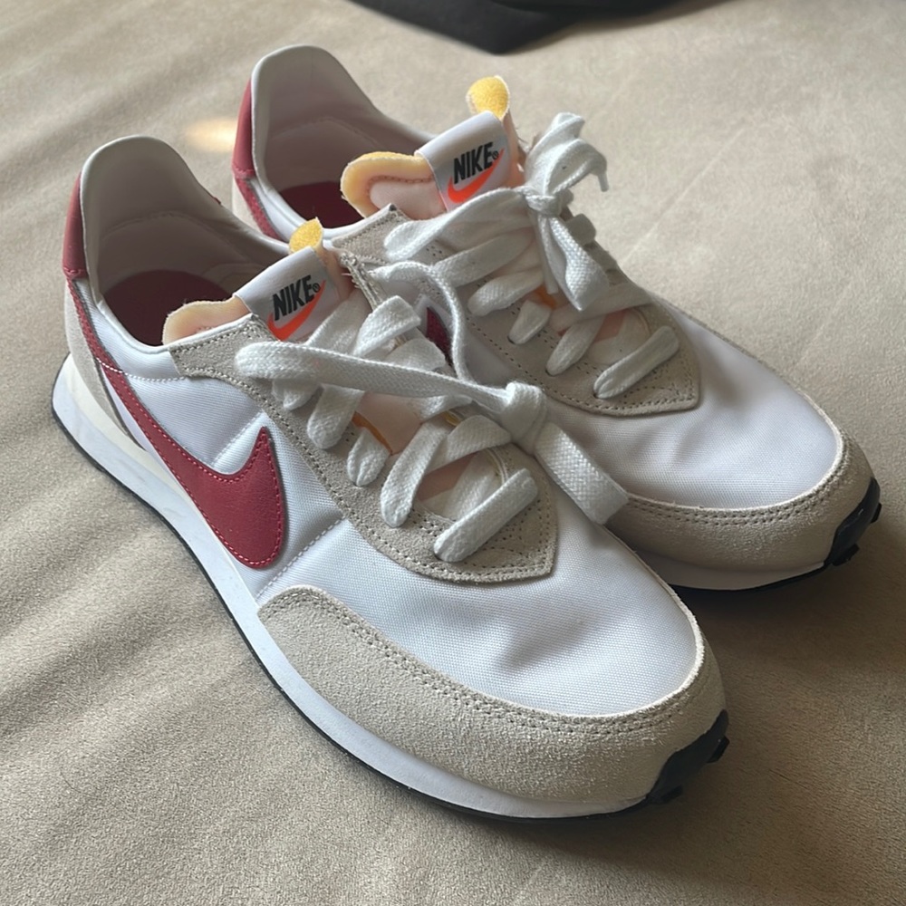 Nike Waffle Trainer 2 - Youth 5.5 / Women’s 7 - White/Red  *NEW*